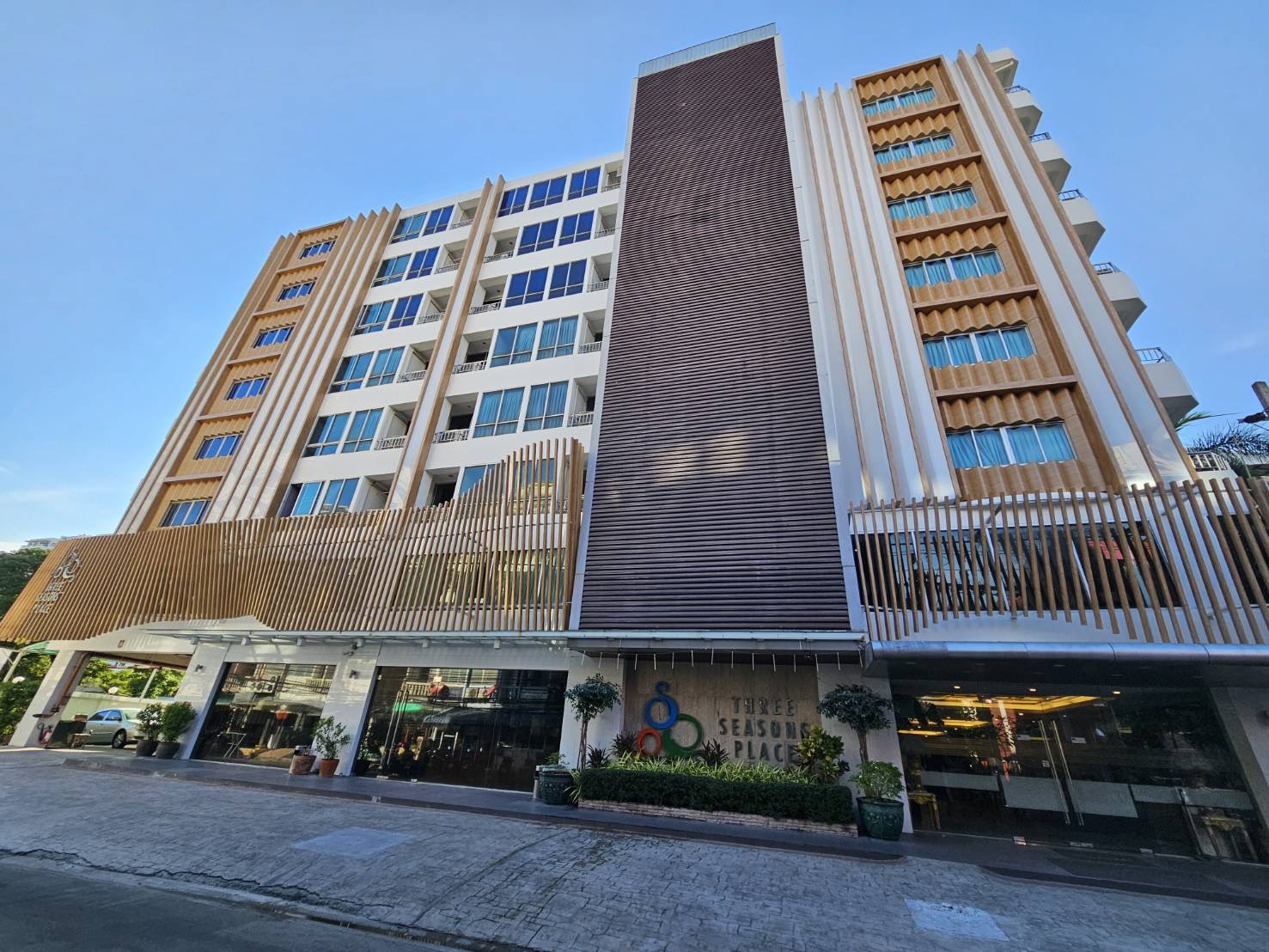 บริษัท โกลเด้น คอร์ท จำกัด