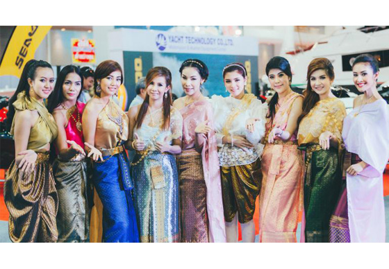 หางาน,สมัครงาน,งาน,ฮือฮา สะดุดตา ส่องพริตตี้ชุดไทย ก็มีได้ในงาน มอเตอร์โชว์ 2015